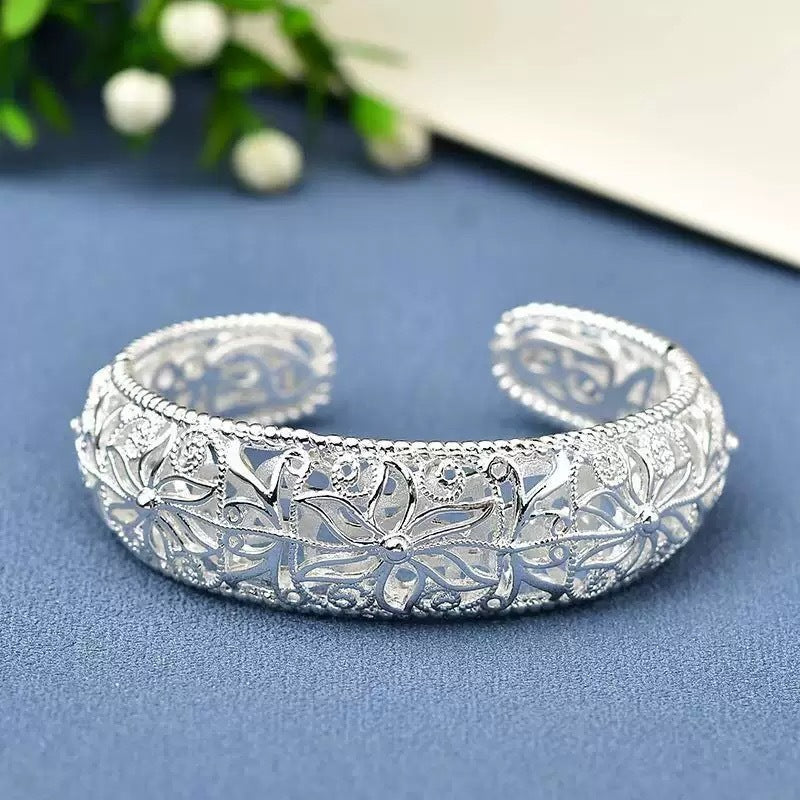 Women's Hollow-out Wide Bracelet
